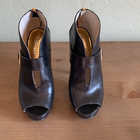 Michael Kori’s Womens Black Leather High Heel Stiletto Booties sz 6.5 - Picture 2 of 7